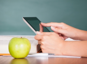 Dodge City Public Schools implemented their FileMaker program using desktop computers as well as 1,200 iPads.